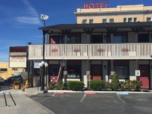 Jim Butler Inn & Suites Tonopah Habitación foto
